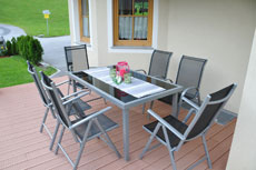 Große Sitzecke auf der Terrasse