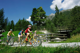 Die Bergwelt beim Mountainbiken genießen